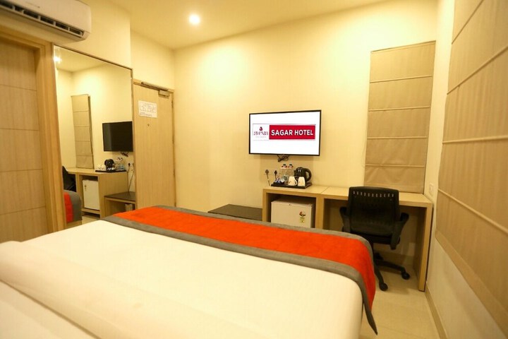 Room 8 of 15