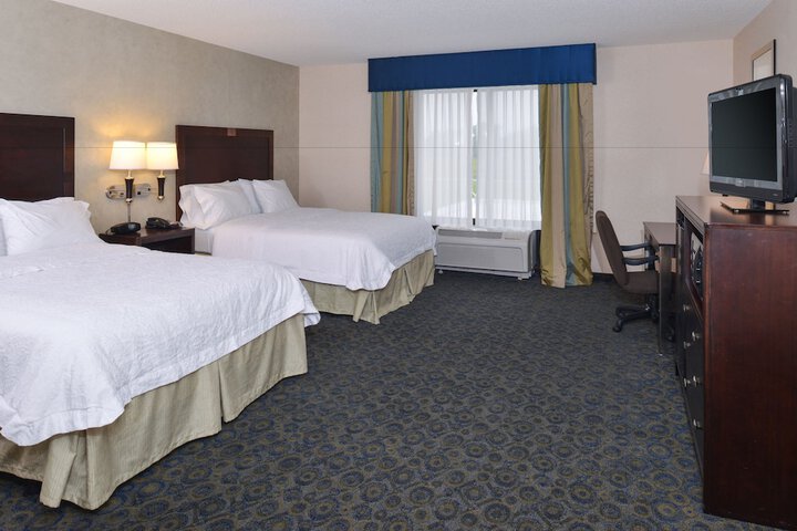 2 Queen Beds Beds Accessible (13 of 14)