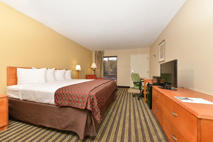 1 King Bed (6 of 12)