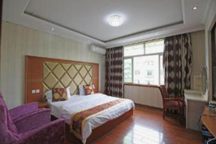 Room 4 of 6