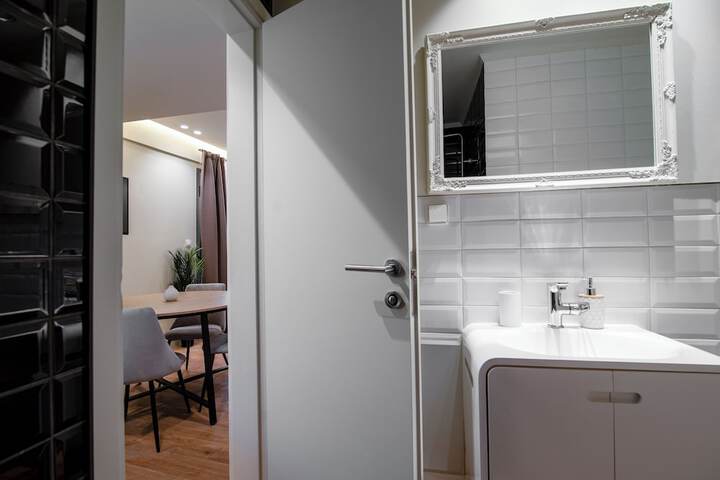 Room 104 of 151