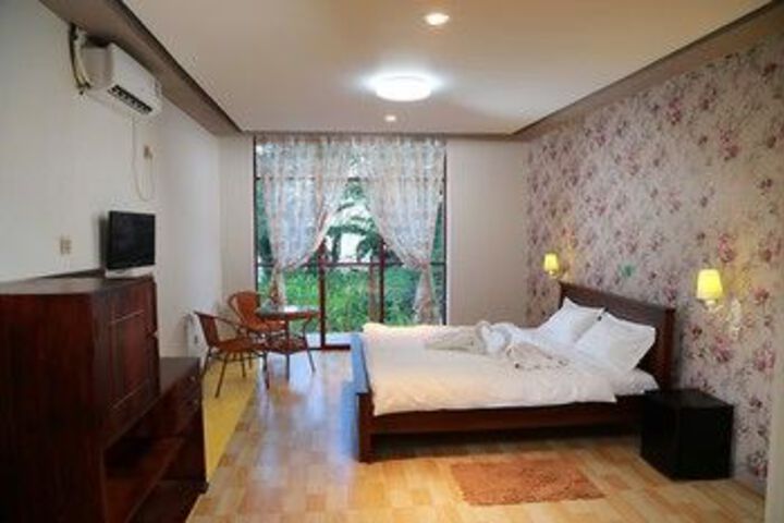 Room 13 of 24