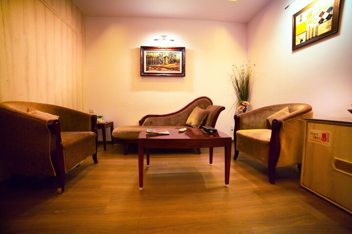Room 10 of 32