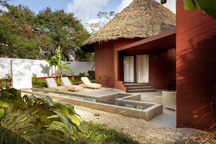 Hotel with Pool