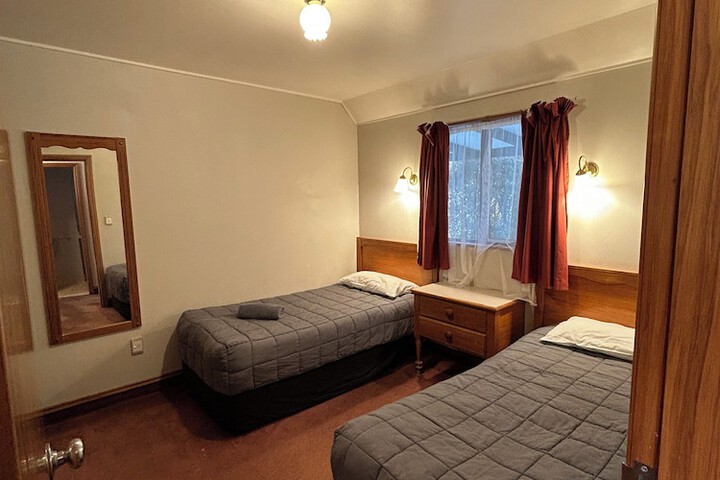 Room 12 of 38