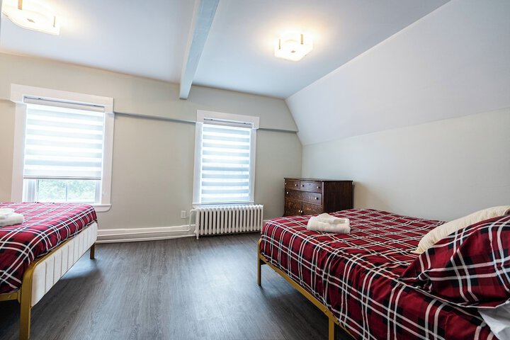 Room 10 of 29