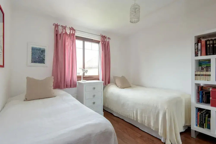 Room 4 of 12