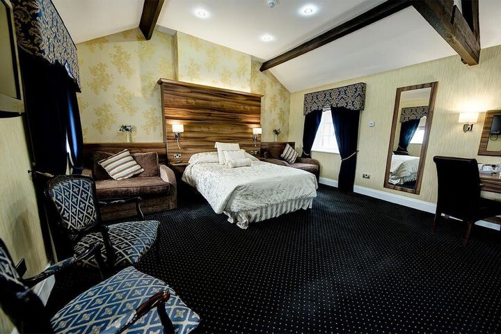 Room 11 of 48