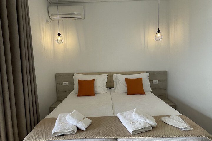 Room 15 of 111