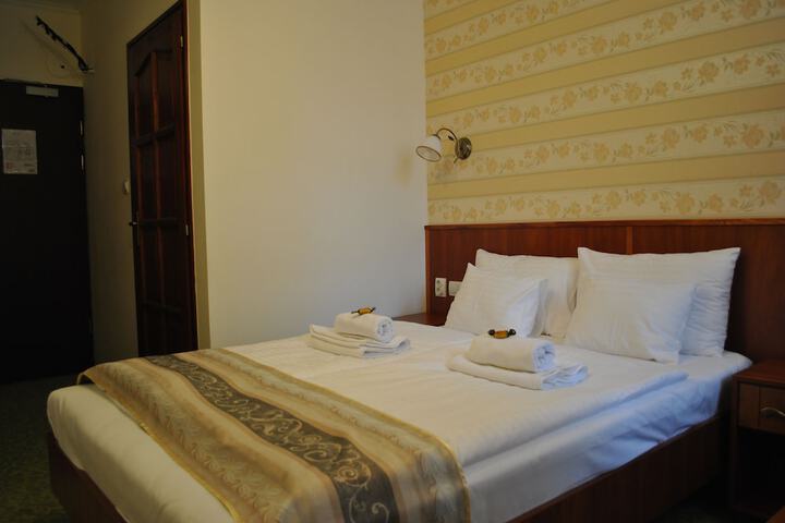 Room 5 of 48