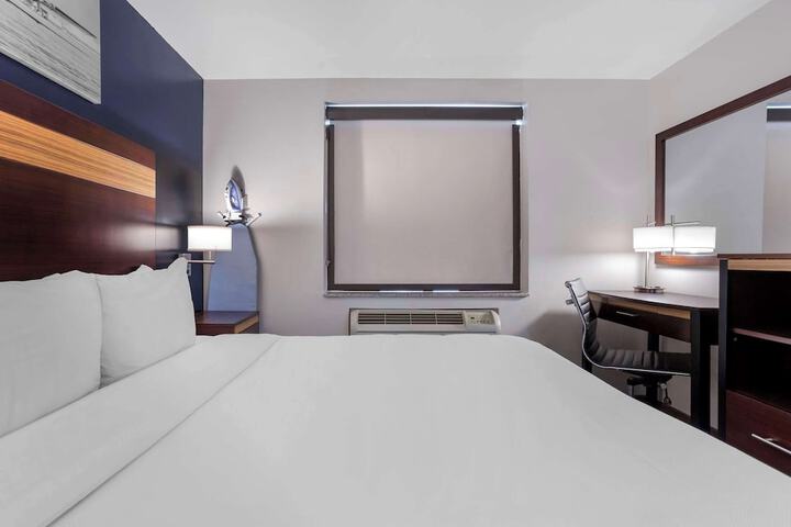 Standard | King Bed (8 of 11)