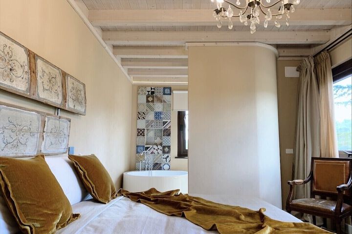 Room 53 of 149