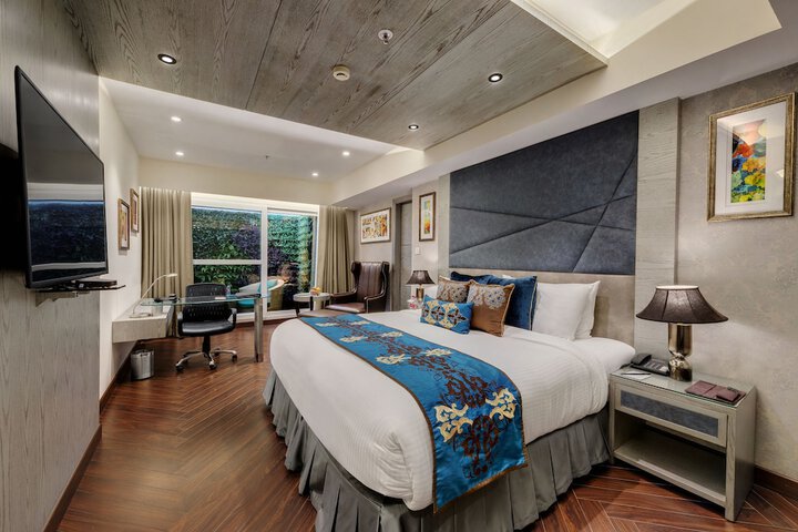 Room 8 of 75
