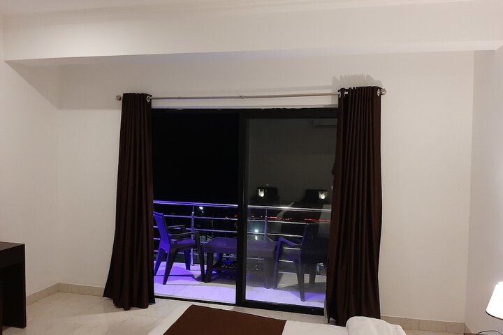 Room 4 of 30
