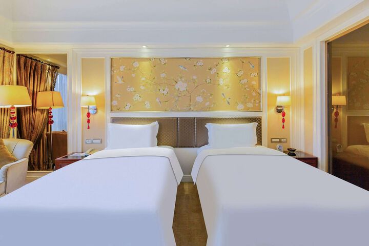 Room 32 of 103