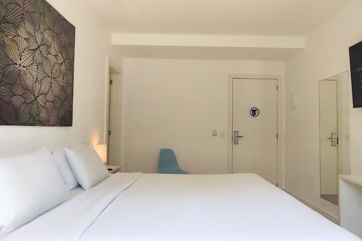 Room 25 of 158