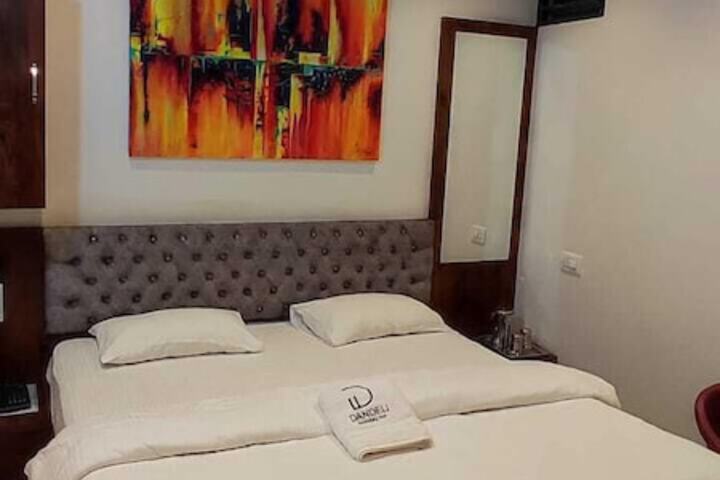 Room 10 of 26