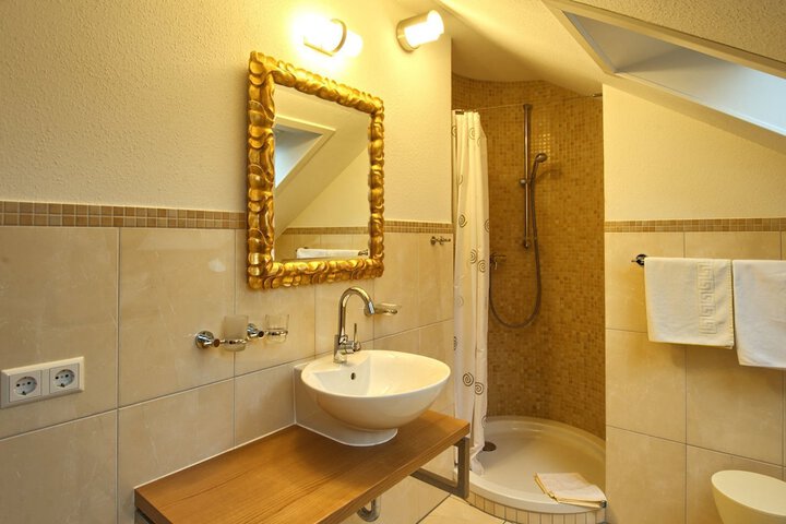 Room 16 of 24