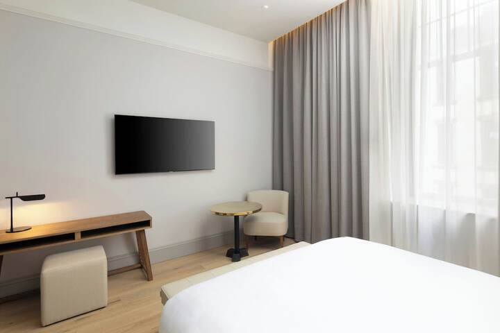 Room 12 of 126