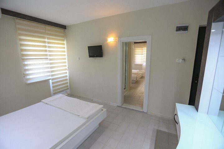 Room 10 of 12