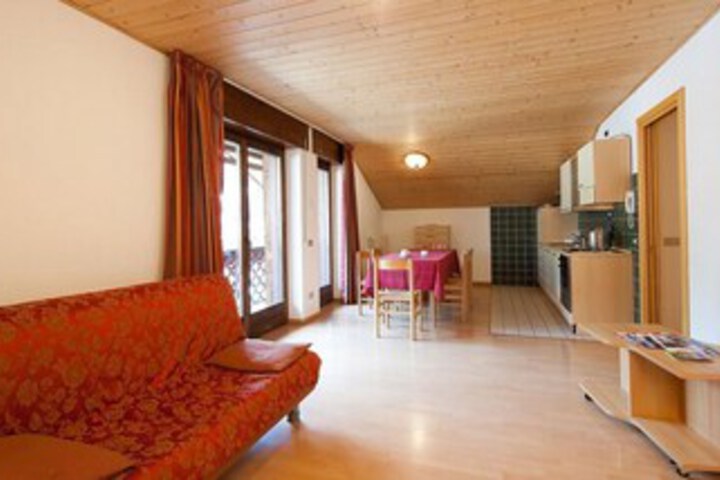 Room 9 of 14