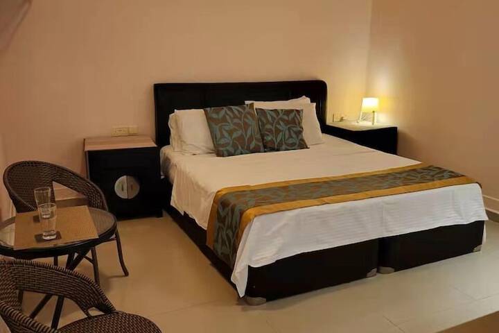 Room 5 of 8