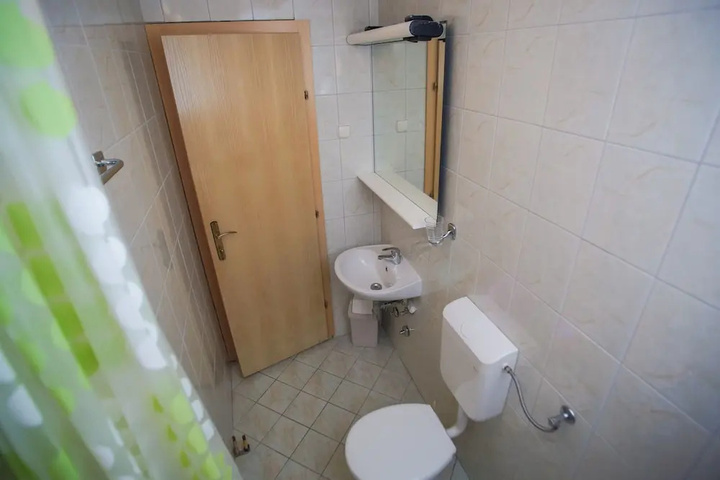 Room 6 of 15