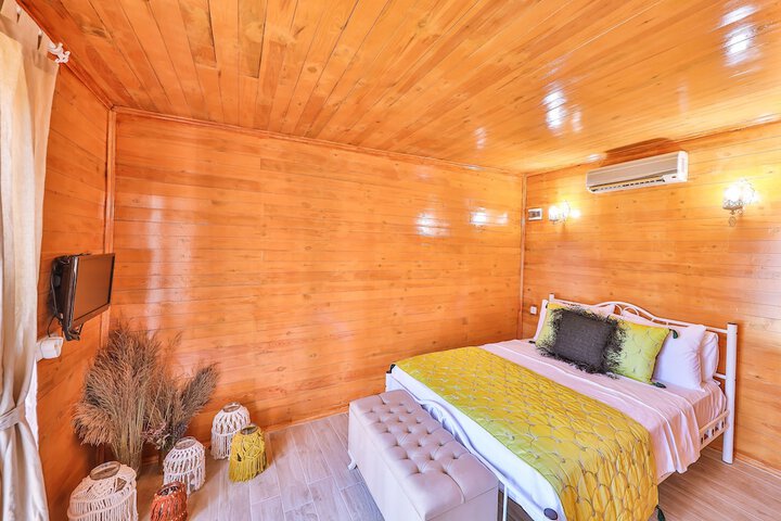 Room 15 of 32