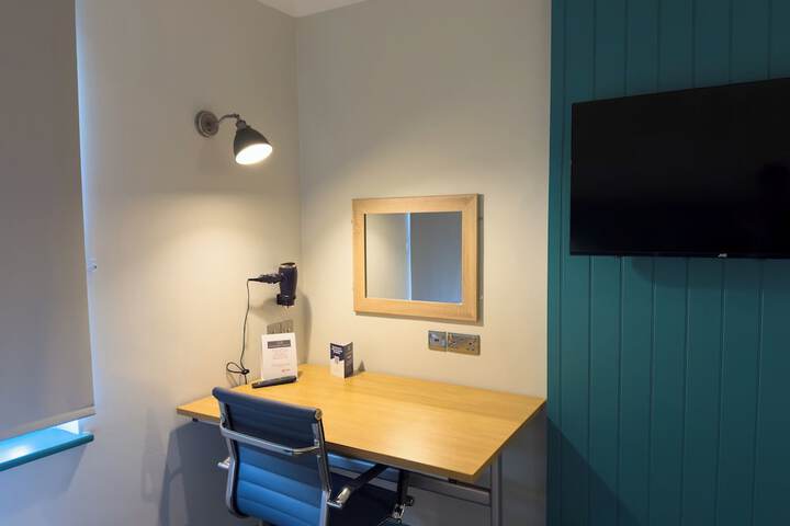 Room 17 of 50