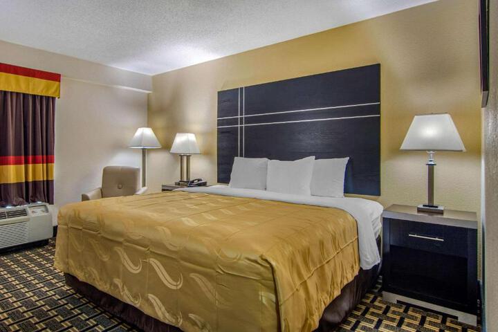 1 King Bed (8 of 9)