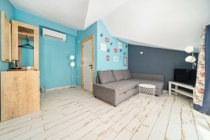 Room 7 of 48