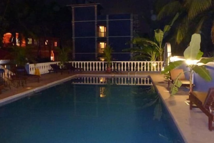 Pool Hotel