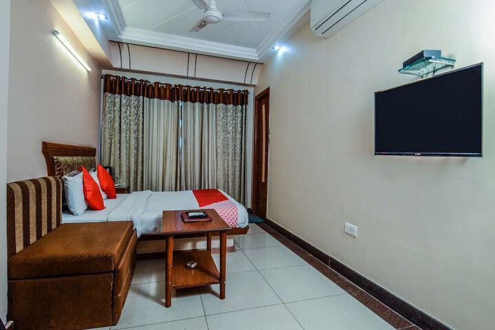 Room 9 of 20