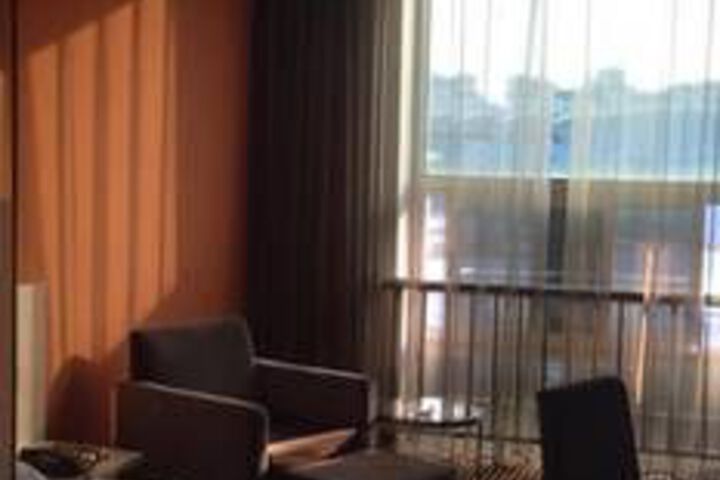 Room 10 of 27