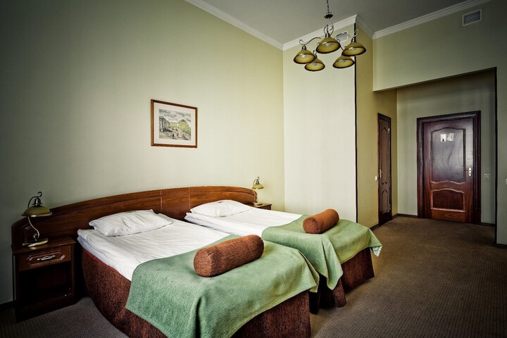 Room 16 of 34