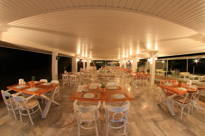 Dining 42 of 49