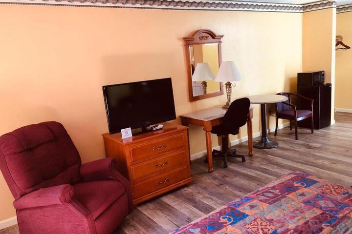 1 King Bed Suite (2 of 13)