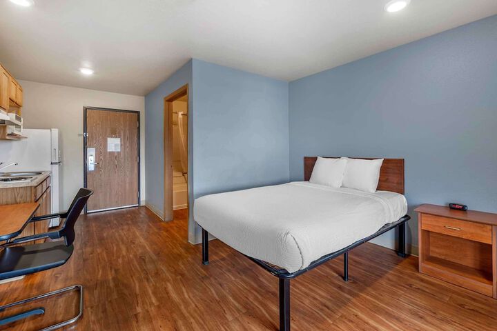 Studio Double Bed (3 of 13)