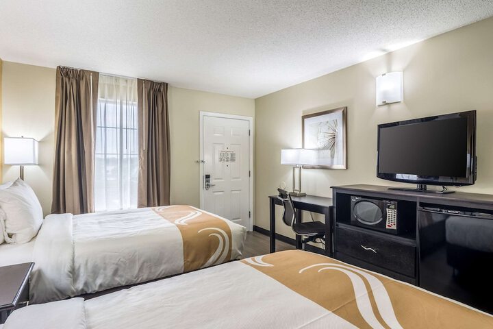 2 Double Beds (8 of 9)