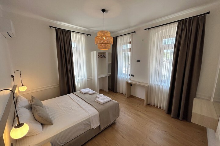 Room 6 of 42