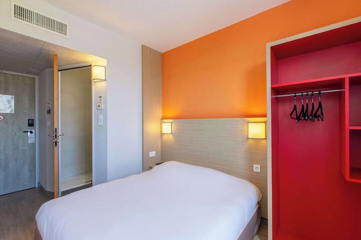 Room 20 of 49