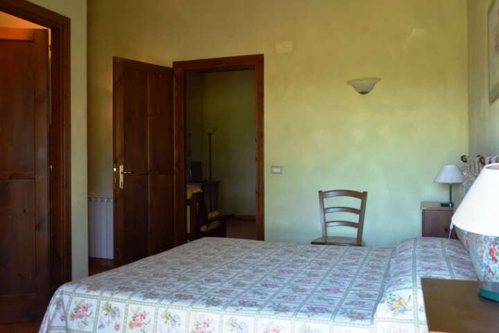 Room 6 of 105