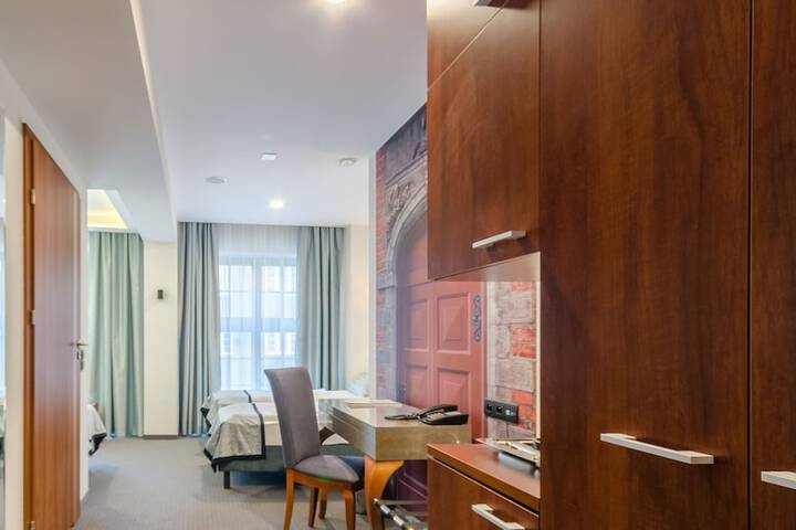 Room 34 of 146
