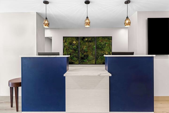 Entrance & Lobby