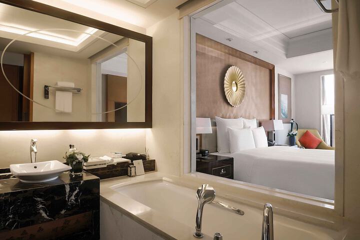 Room 28 of 103