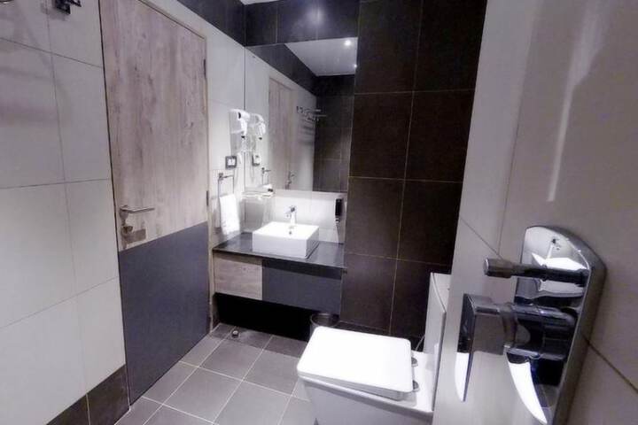 Room 30 of 41