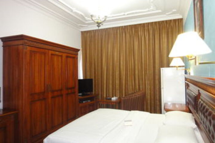 Room 7 of 17