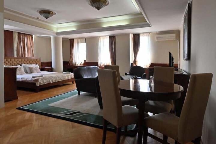 Room 26 of 93