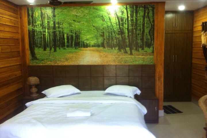 Room 4 of 17
