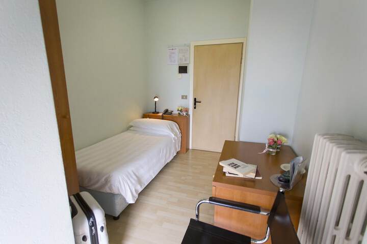 Room 2 of 42